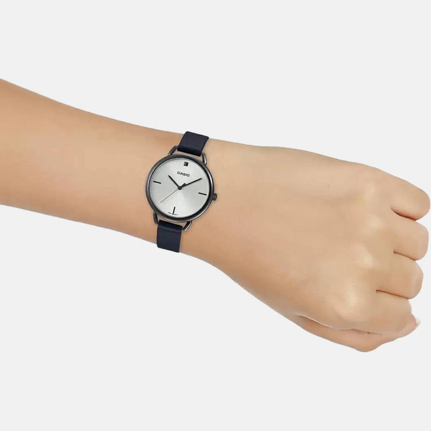 Enticer Women Quartz White Dial Analog Leather Watch A1809 - Image 6