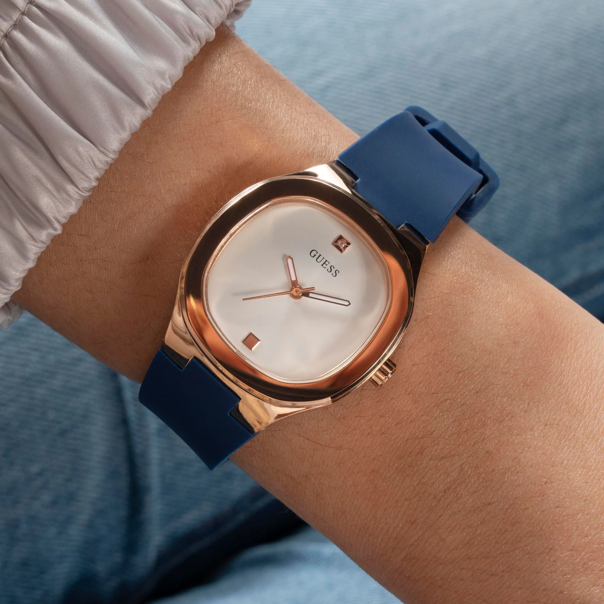 Eve Women Quartz White Dial Analog Silicone Watch GW0658L3 - Image 6