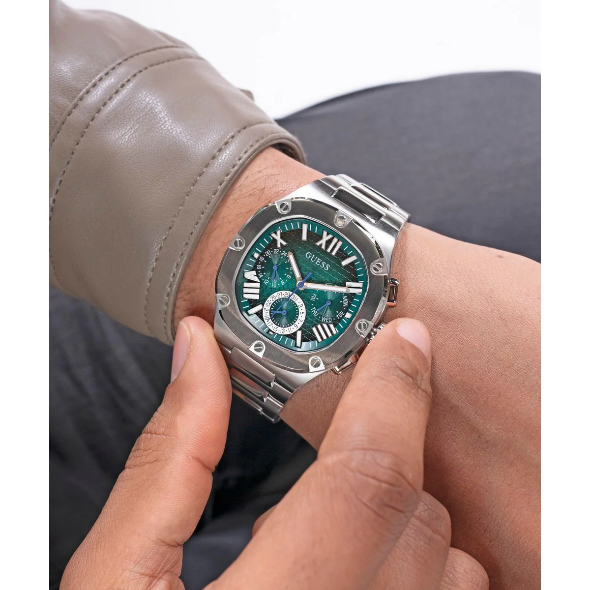 Headline Men Quartz Green Dial Chronograph Stainless Steel Watch GW0572G6 - Image 7