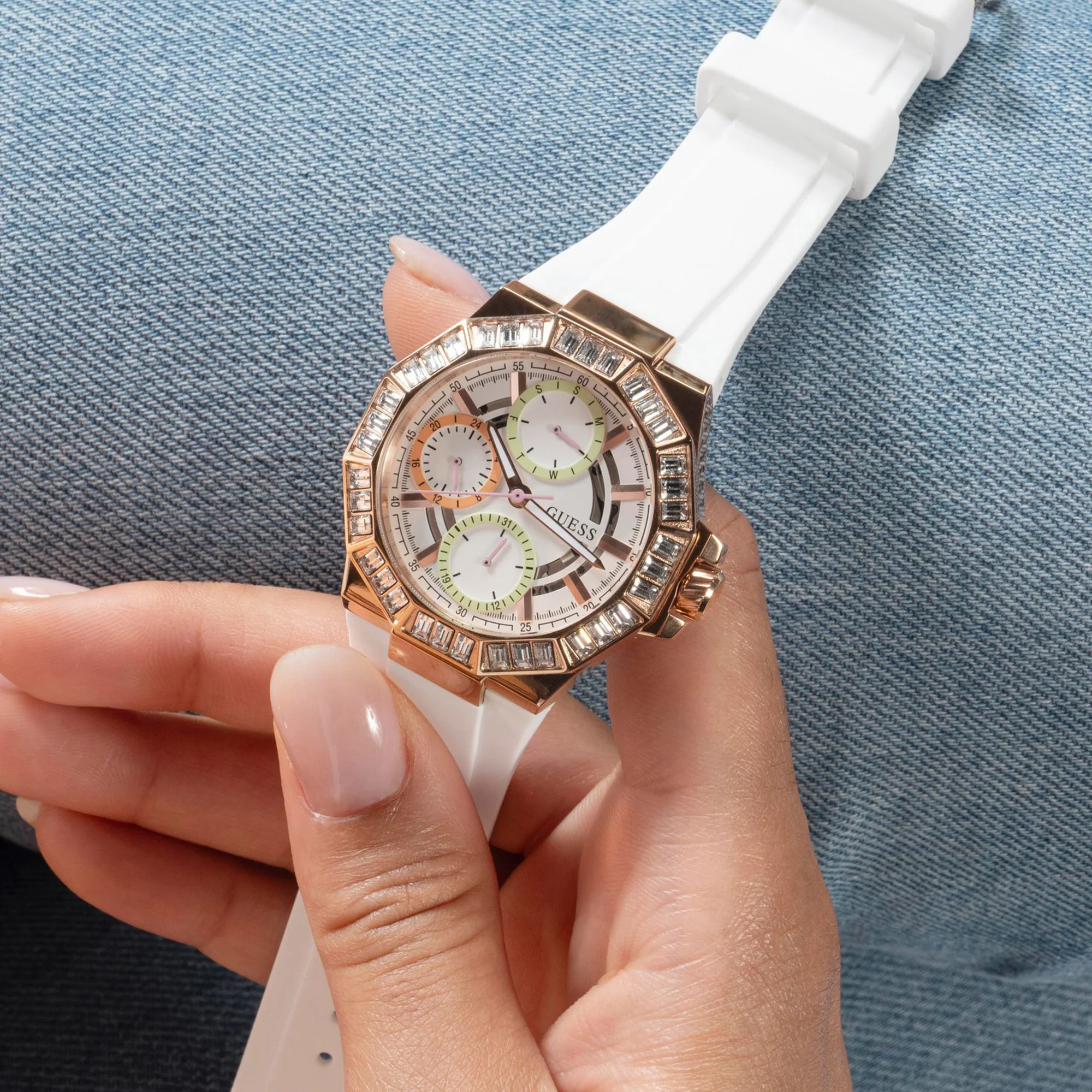 Selene Women Quartz White Dial Analog Silicone Watch GW0695L3 - Image 6