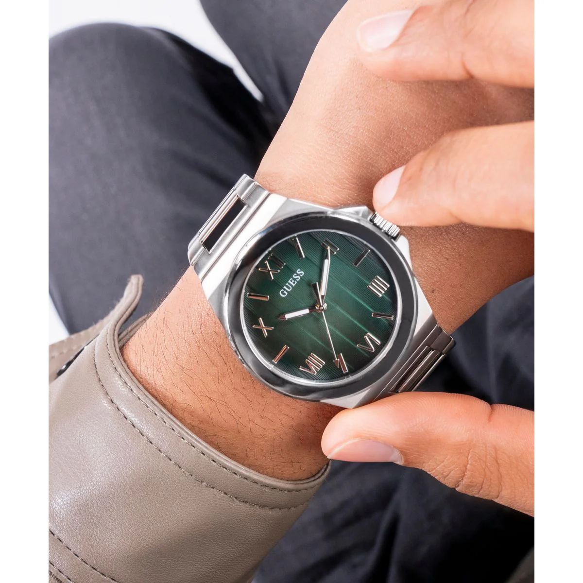 Vinyl Men Quartz Green Dial Analog Stainless Steel Watch GW0789G1 - Image 7