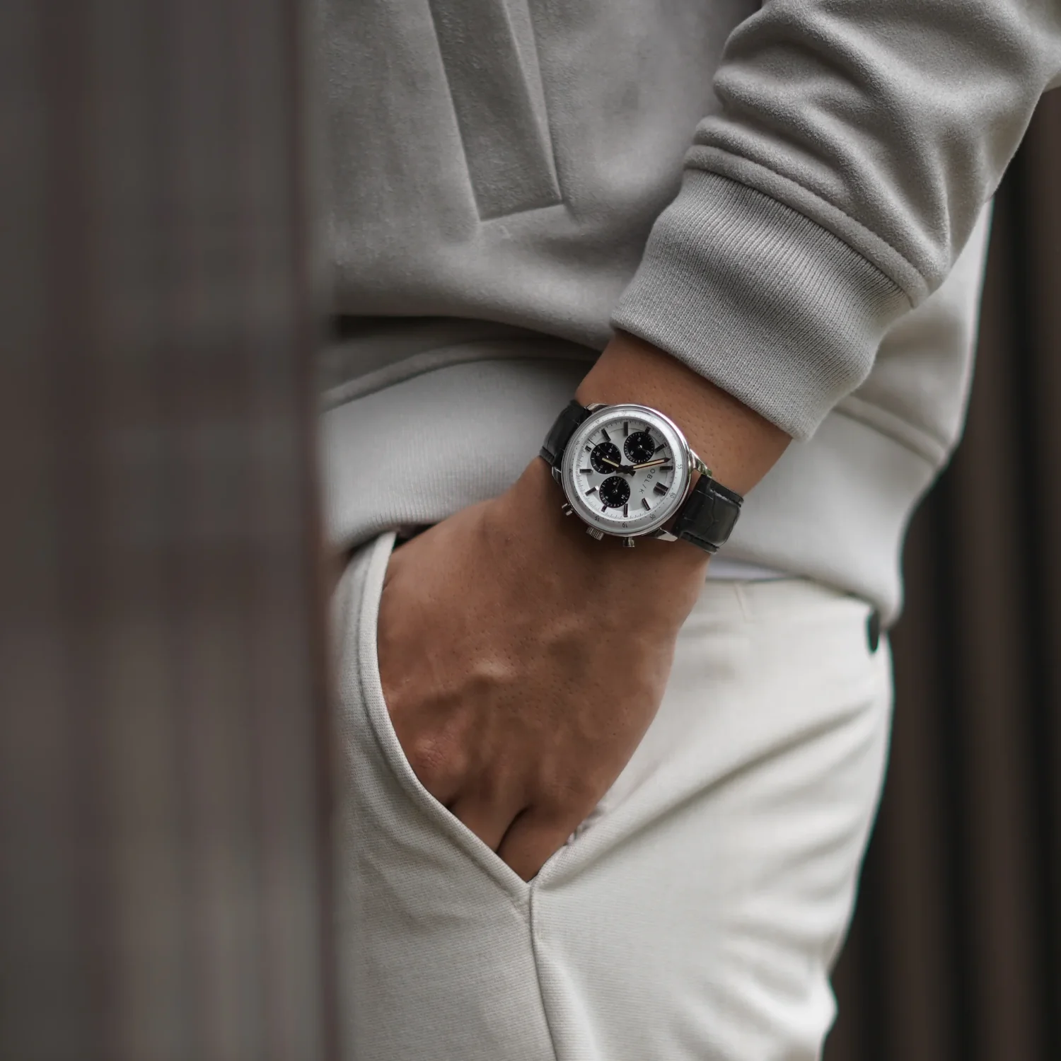 Vertu Panda Men Quartz Silver Dial Chronograph Leather Watch - Image 4
