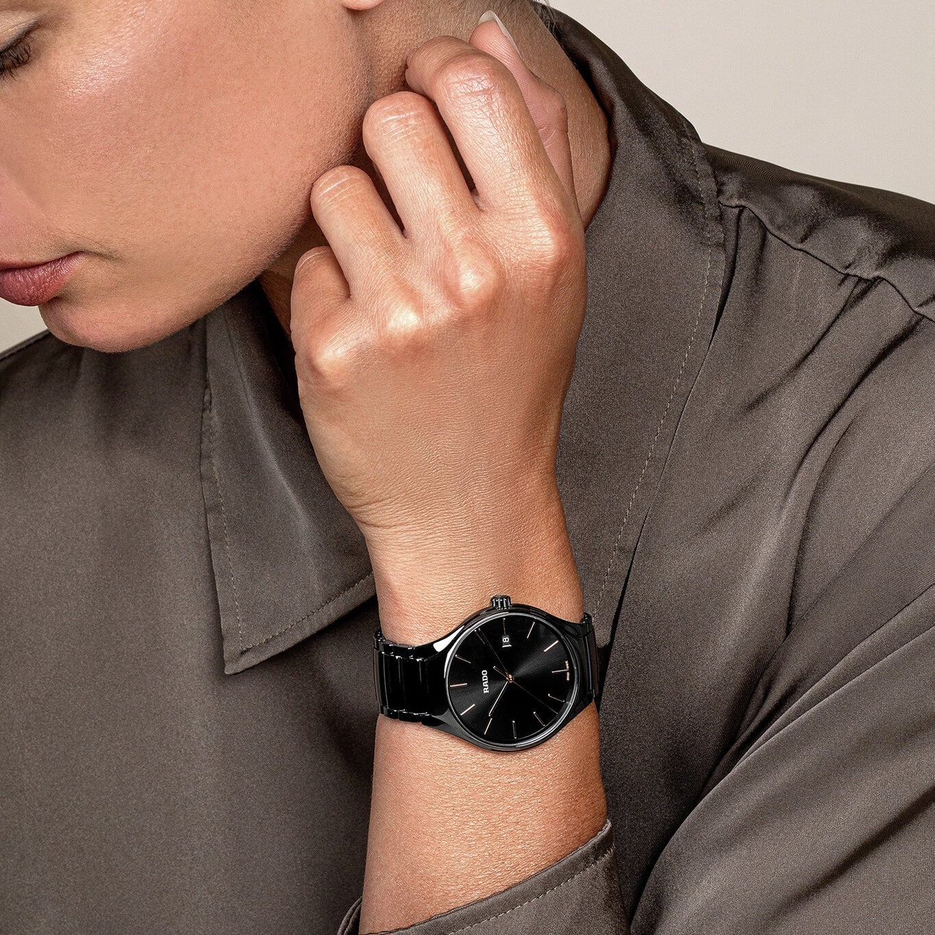 True Round Unisex Quartz Black Dial Analog Ceramic Watch R27238162 - Image 5
