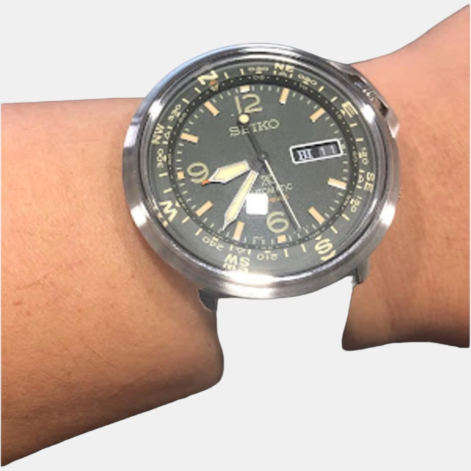 Prospex Men Quartz Green Dial Analog Leather Watch SRPD33K1 - Image 4